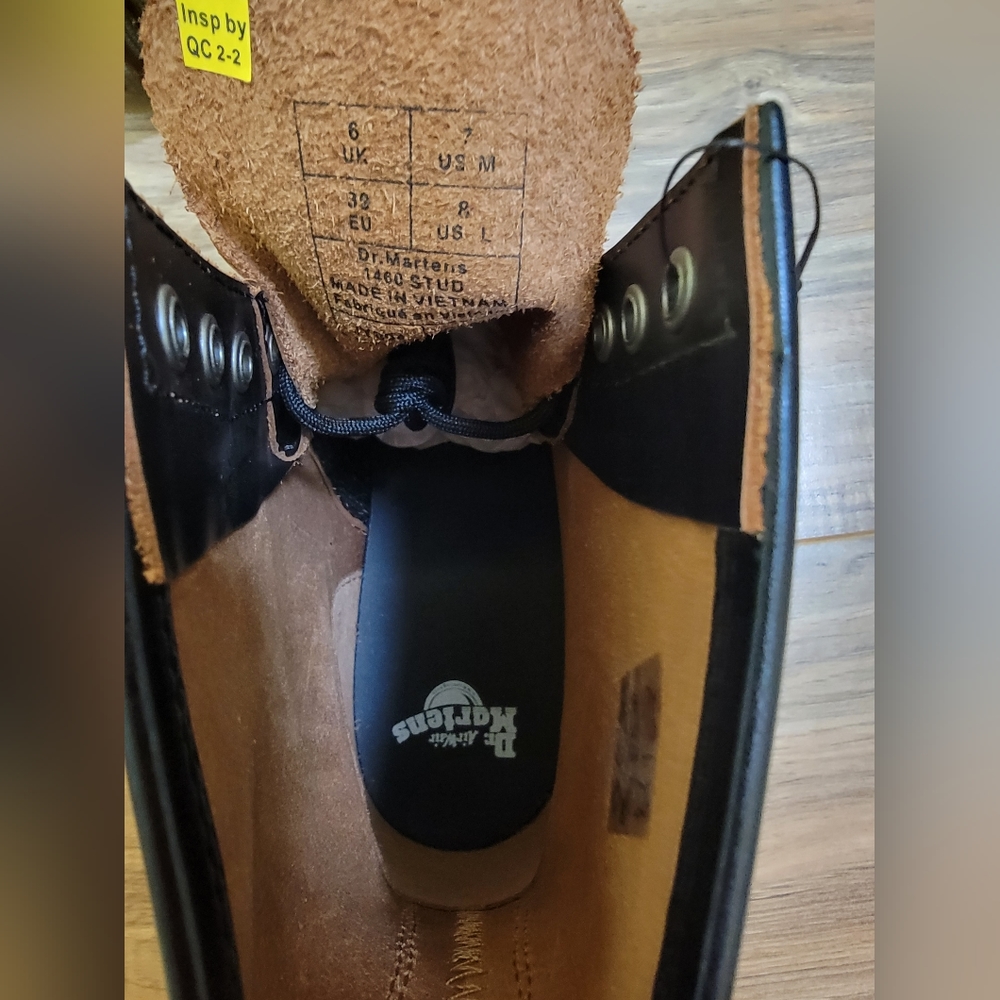 Dr. Martens 1460 STUD - Picture 8 of 11